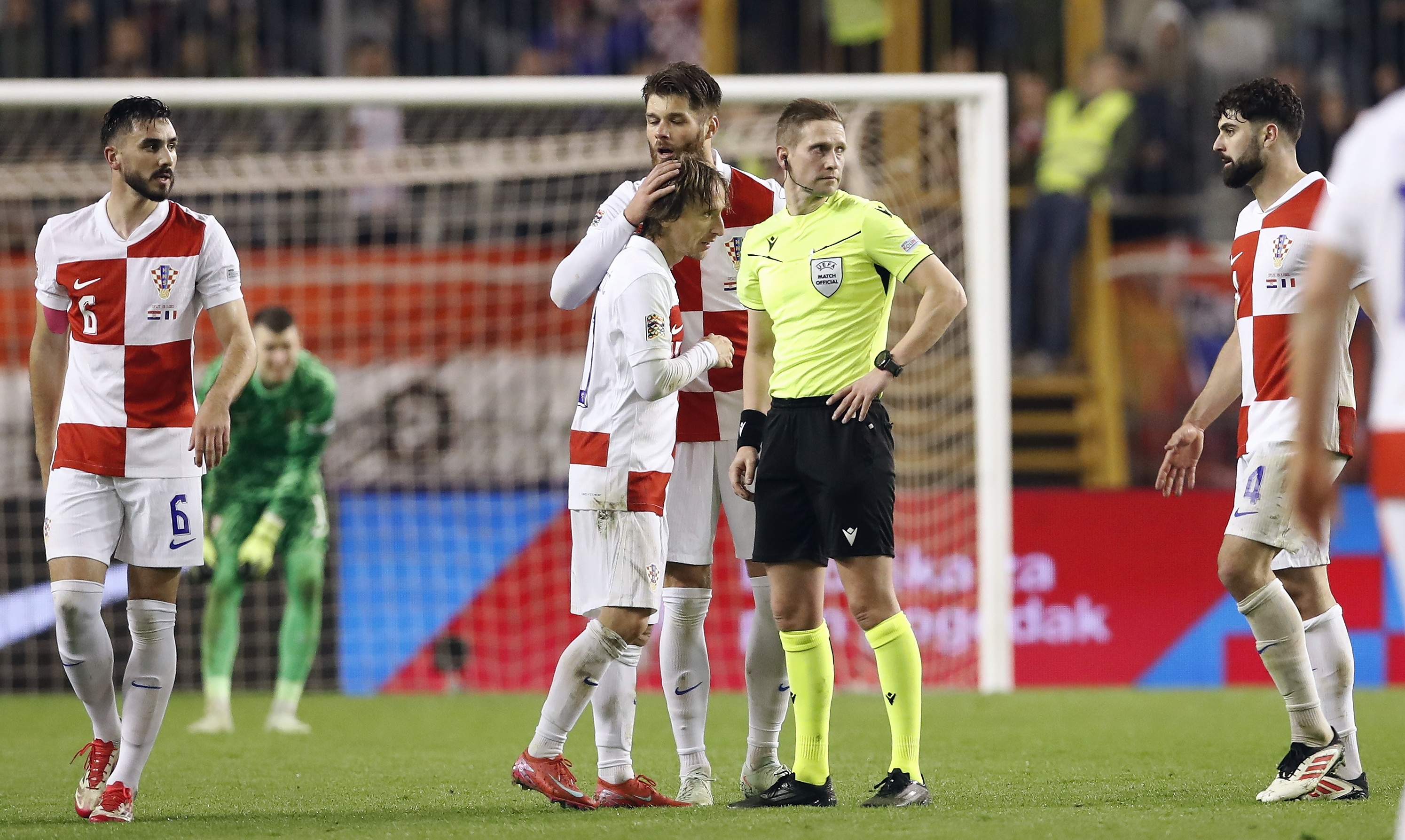 包含半决赛即将开战克罗地亚迎战德国，胜者晋级决赛的词条