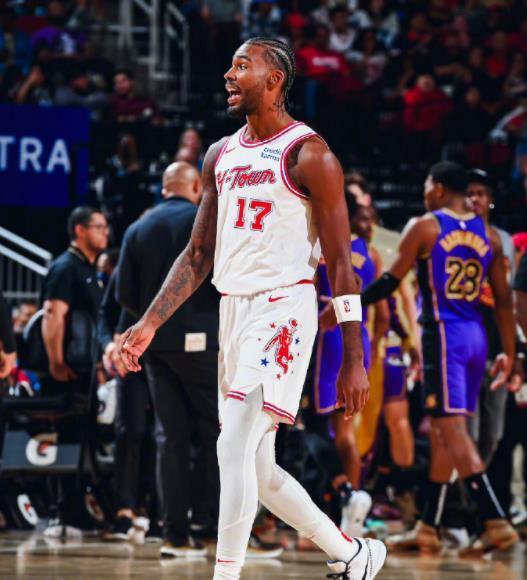 短时间内，火箭连战连胜，造成震动