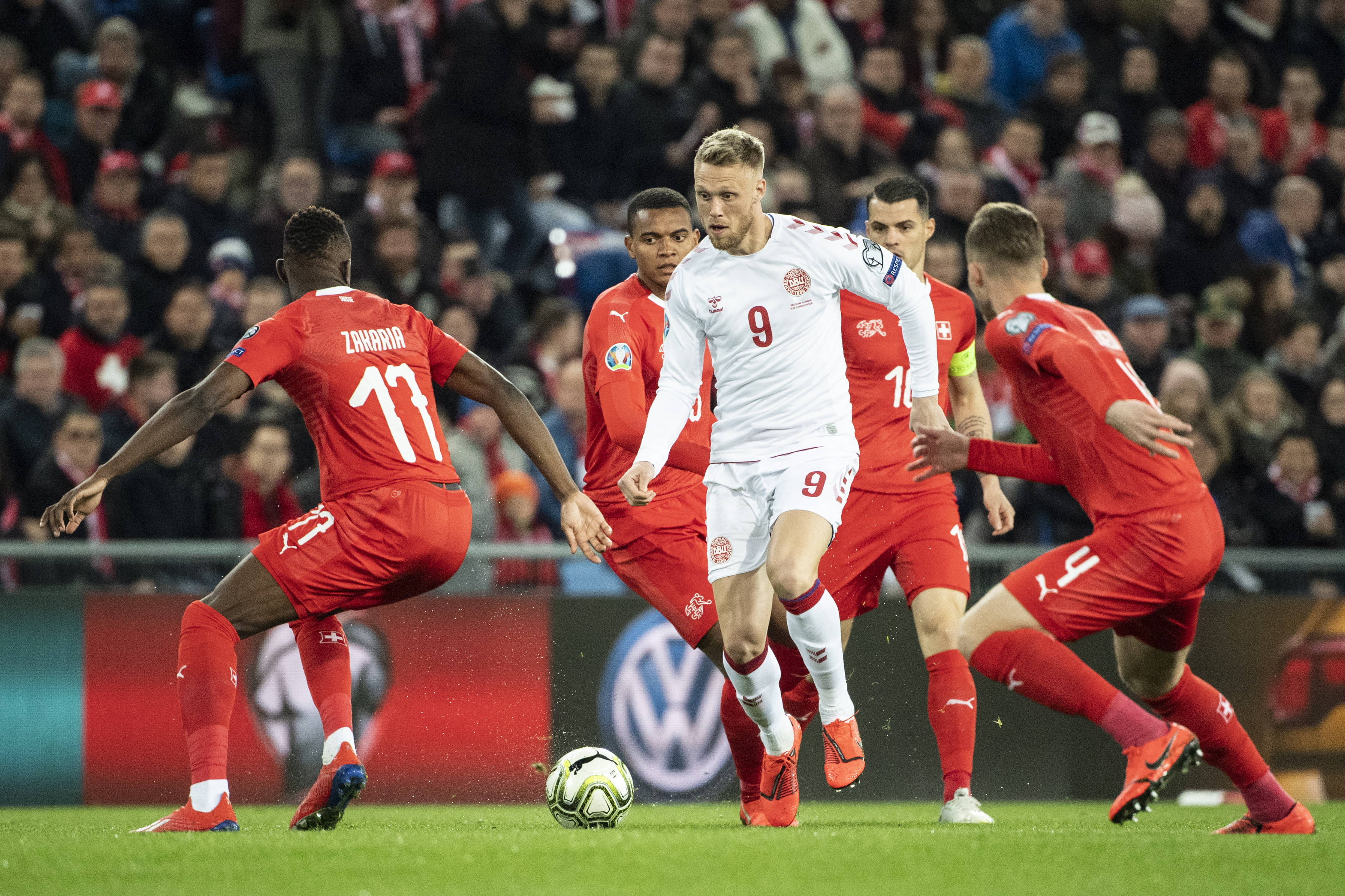 关于争分夺秒！欧预赛比赛紧张情节愈演愈烈的信息