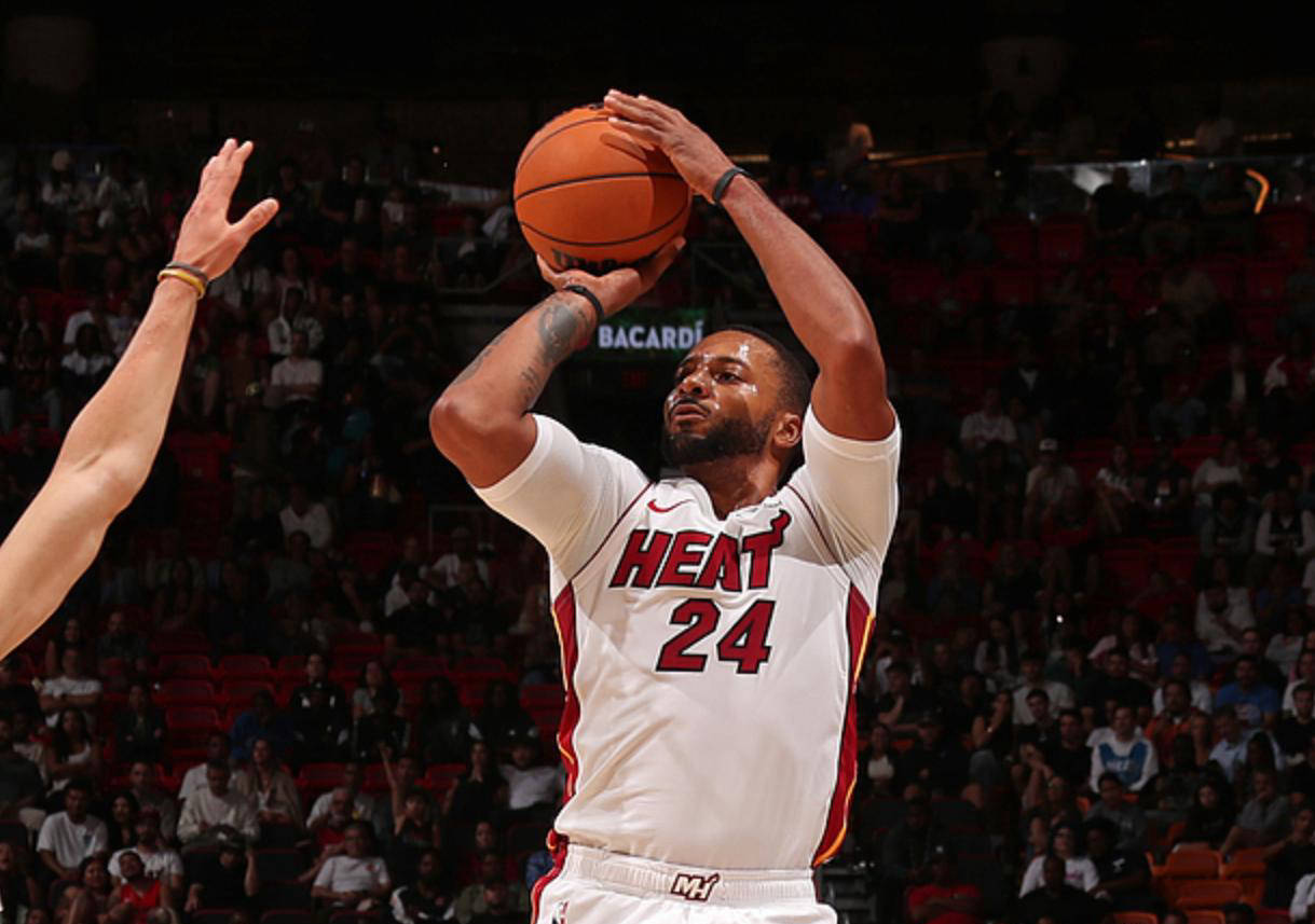 -土耳其男篮横扫雄鹿，波特完成帽子戏法的简单介绍