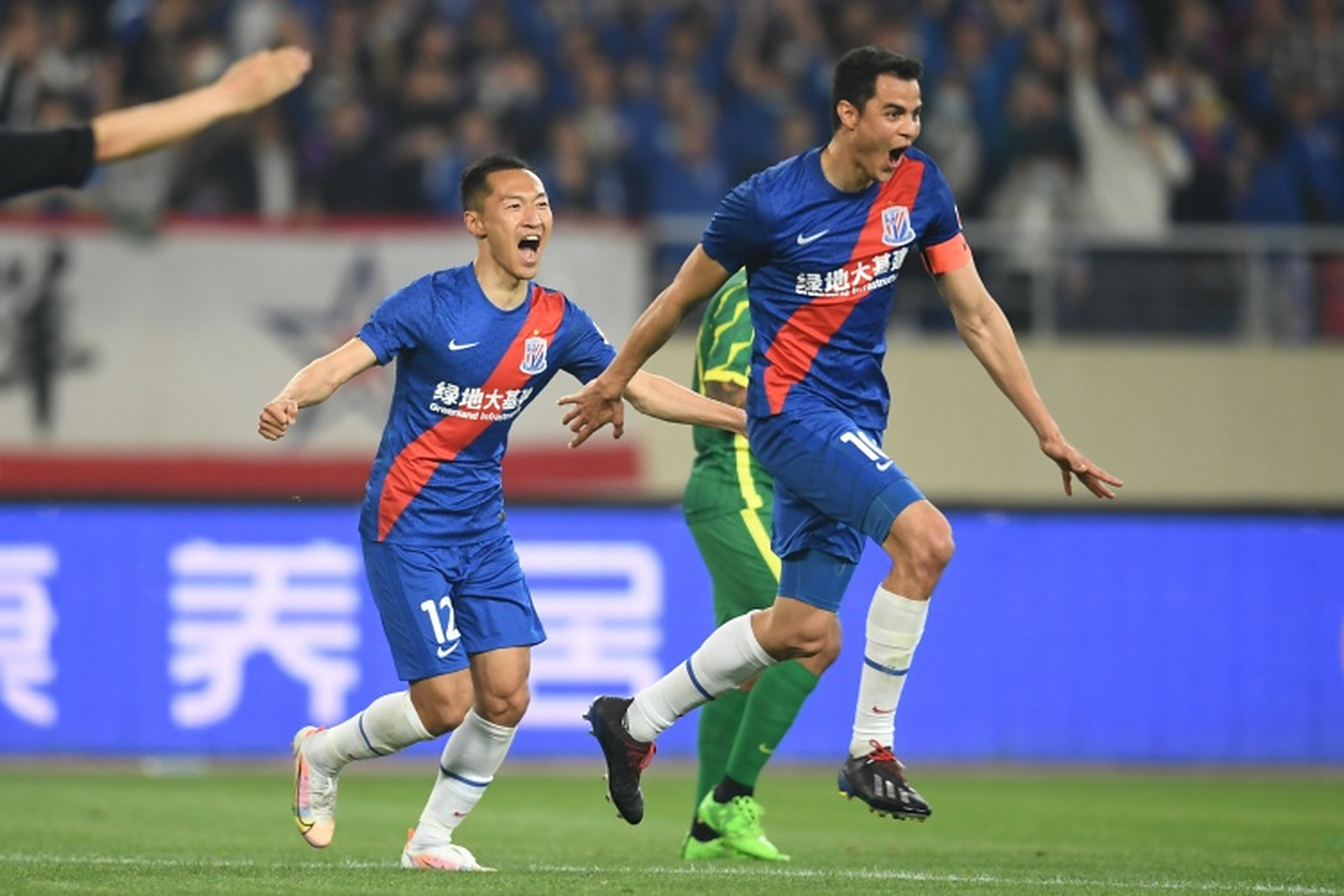 包含上海绿地申花2-1力克上海申鑫获中超首胜的词条