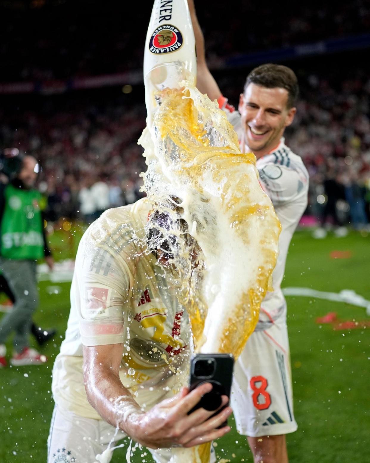 拜仁慕尼黑备战德甲季后赛：穆勒：我们渴望捧杯