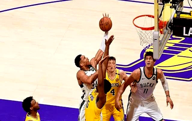 猛龙击败雄鹿，逆转取胜