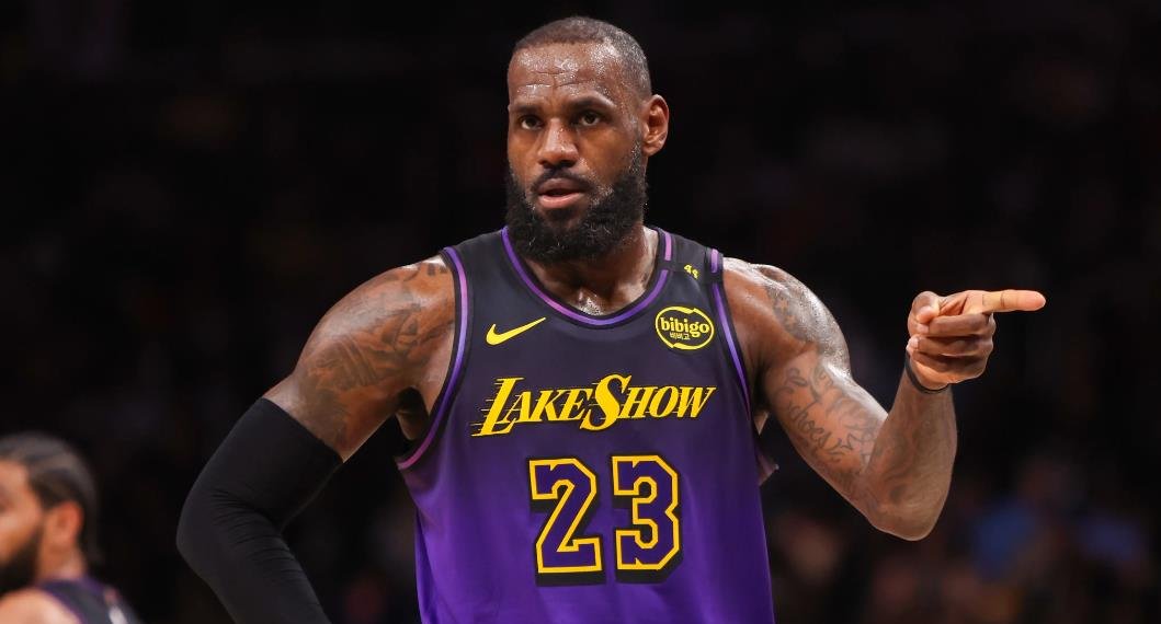 湖人突破独行侠，詹姆斯轰33分