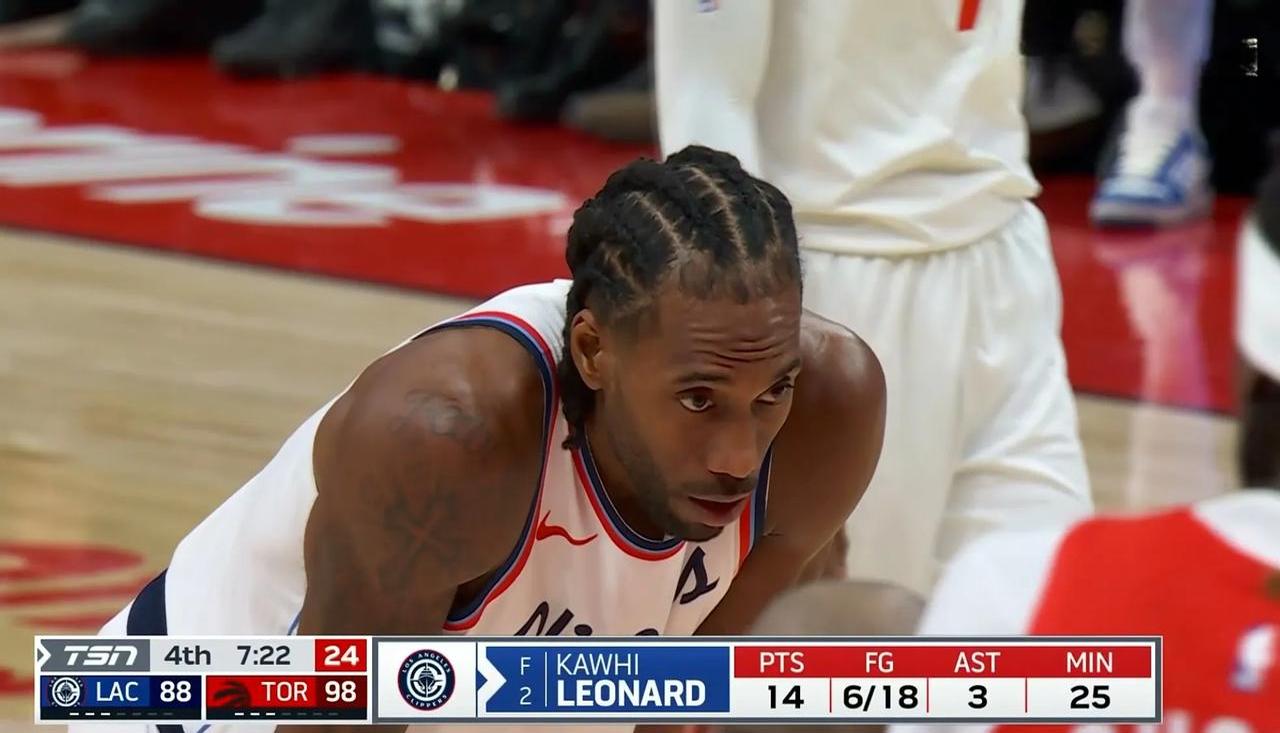 猛龙主场轻取活塞,伦纳德全场26分表现出色 猛龙主场轻取活塞,伦纳德全场26分表现出色